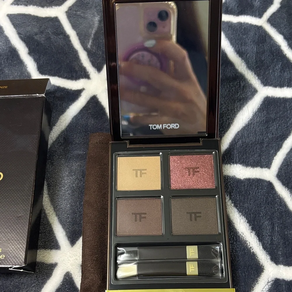 Tom Ford Eye Color Quad in 46 Ember Bronze NIB - Picture 6 of 6